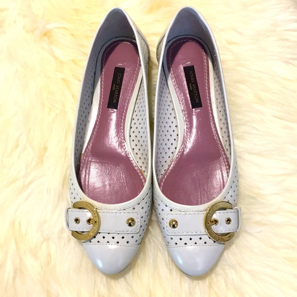 Louis Vuitton White Leather Flats - Picture 2 of 8